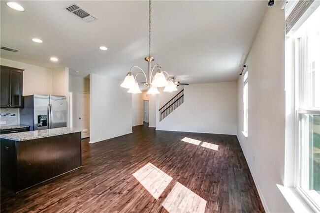 Building Photo - 253 Beechnut Dr