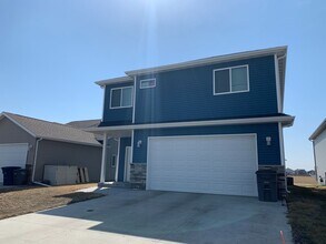 Building Photo - 3 bed, 3 bath Single Family Home