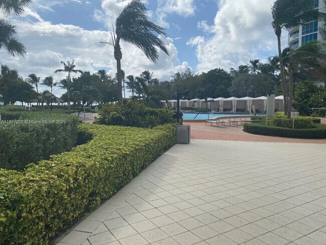 Building Photo - 3001 S Ocean Dr