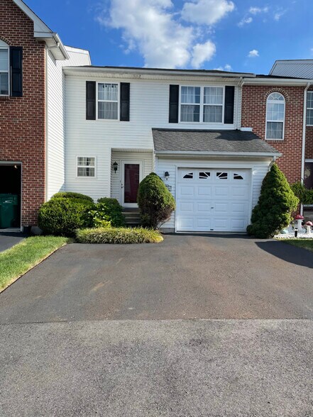 Primary Photo - 143 Hampshire Dr