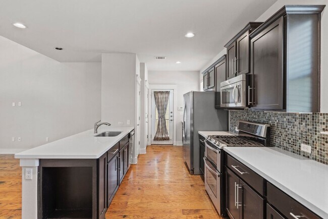 Building Photo - 11229 Avery Station Loop