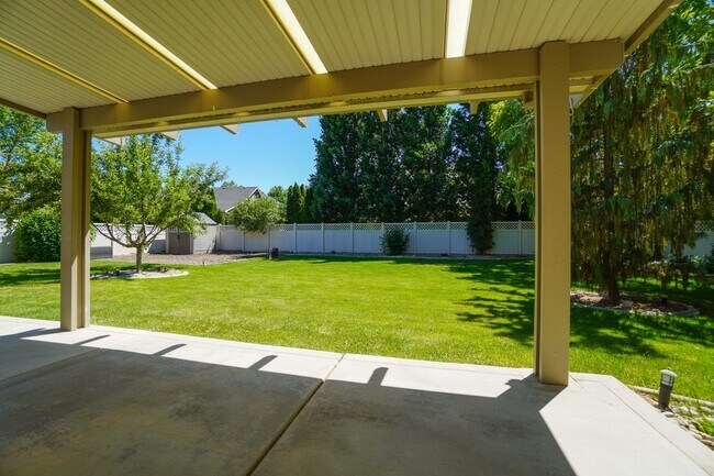 Building Photo - 2511 W Teano Dr
