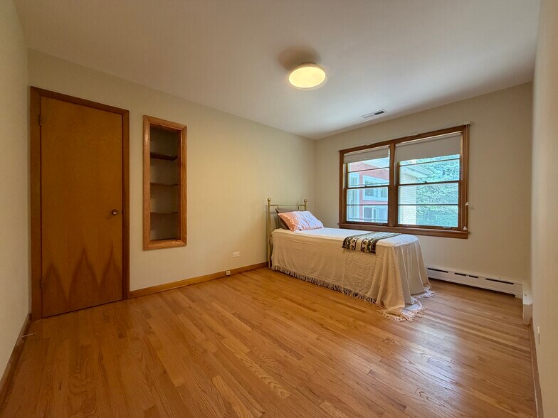 Building Photo - 533 Ridge Ave