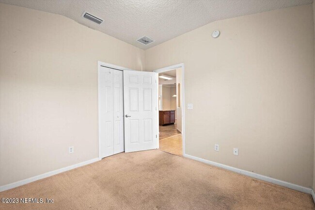 Building Photo - 929 Raindrop Ln