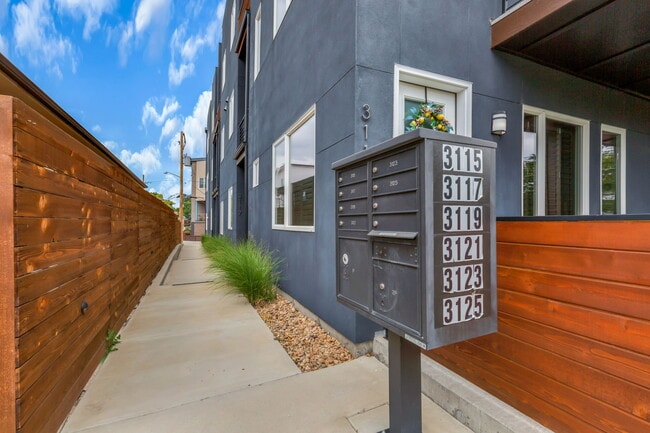 Building Photo - 3119 W 19th Ave