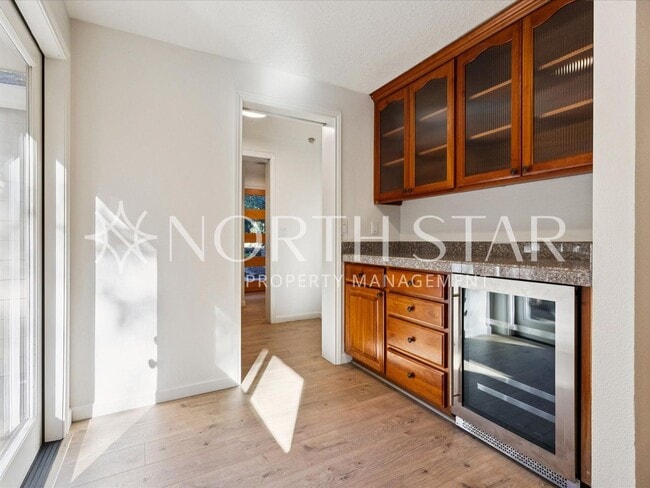 Building Photo - Lake Oswego Home for Lease – Fully Remodeled
