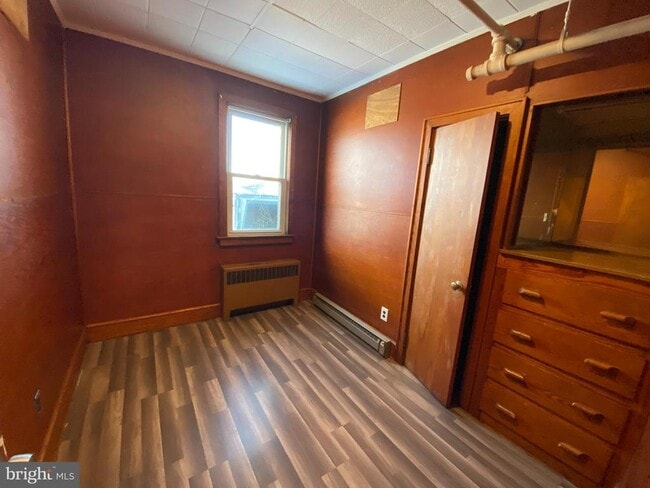 Building Photo - 13 E St