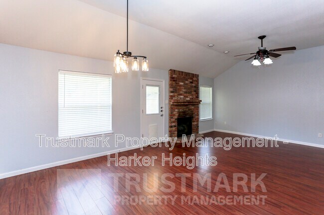 Building Photo - 904 Ballard Dr