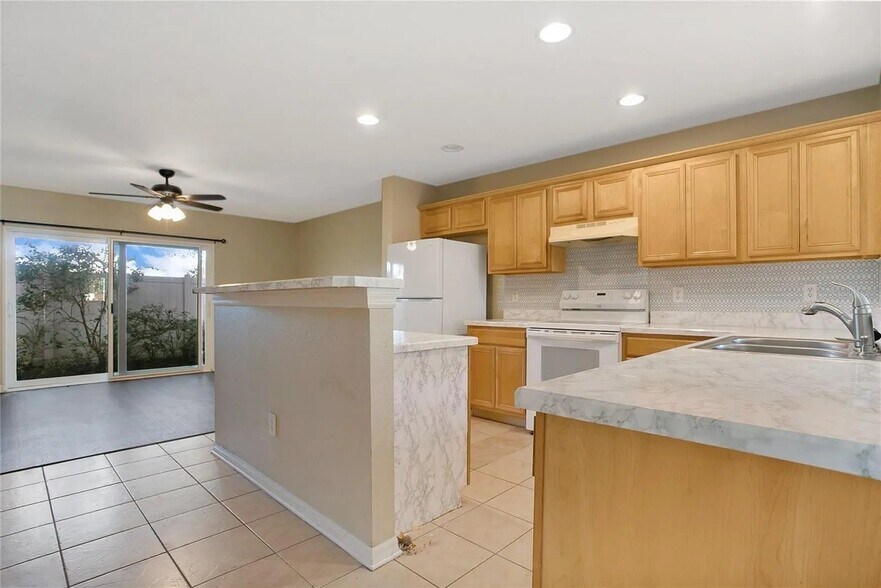 Building Photo - 2533 Harn Blvd