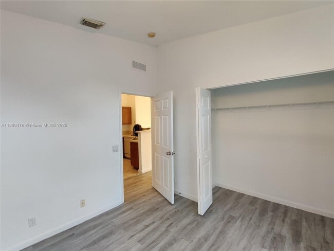 Building Photo - 3211 Laurel Ridge Cir
