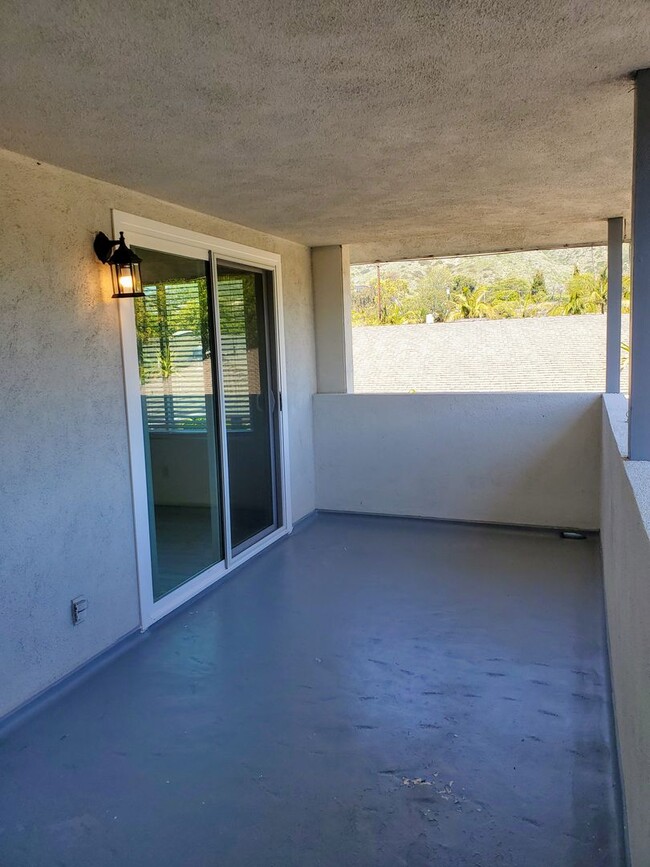 Building Photo - Just For You! Midtown Ventura prime location!