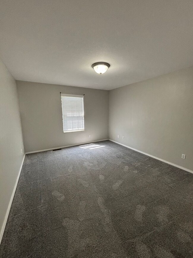 Building Photo - 423 Larkway