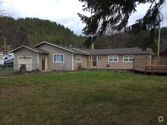 Building Photo - 3 Bedroom 2 Bath