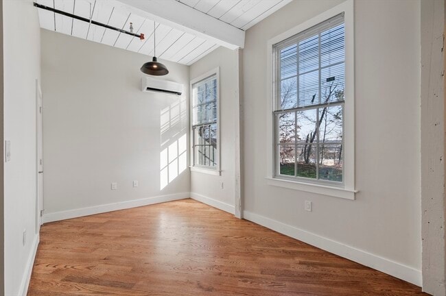 Building Photo - 34 Tremaine St