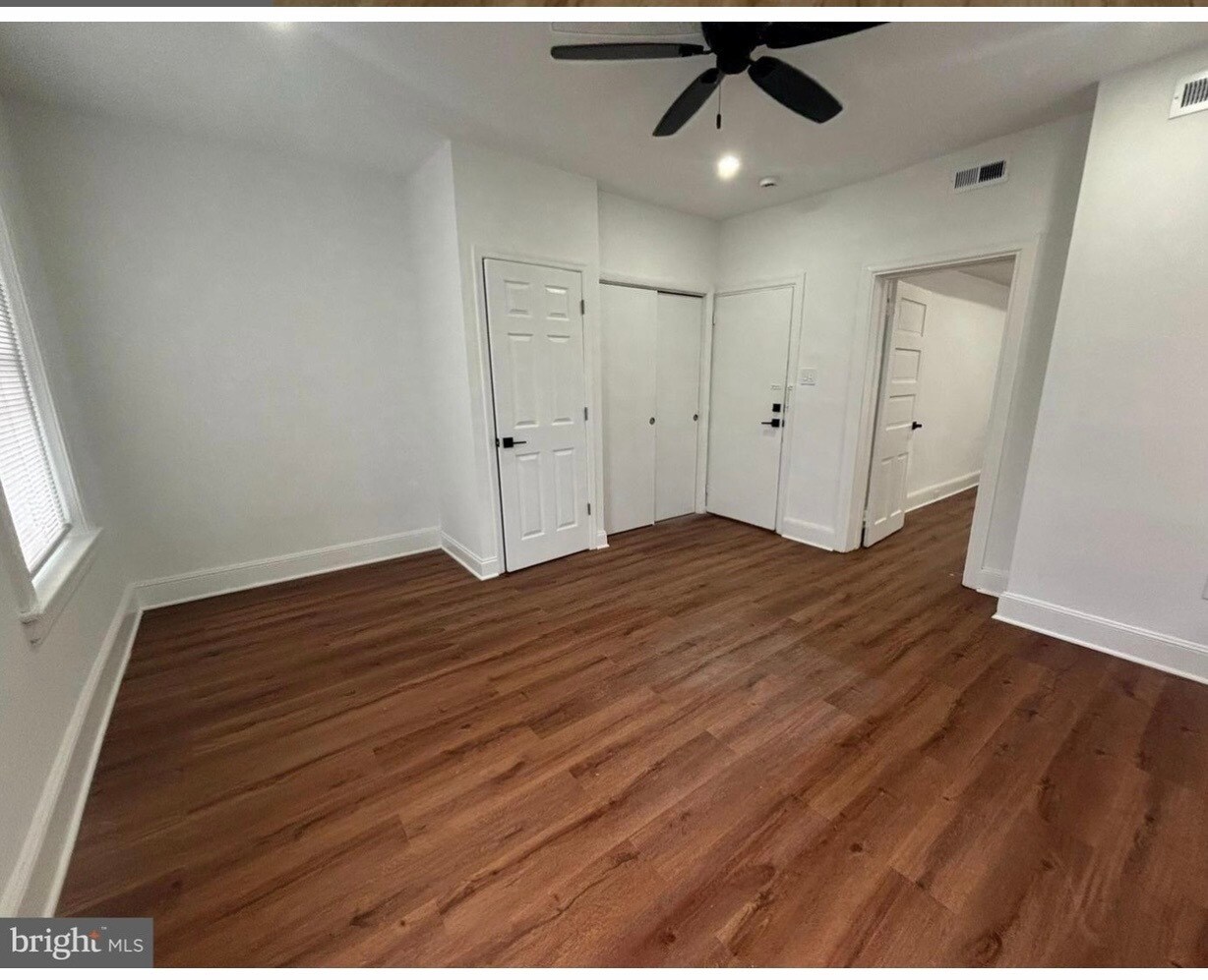 Building Photo - 321 Loney St