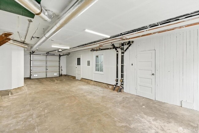 Building Photo - 1204 Funston Ave