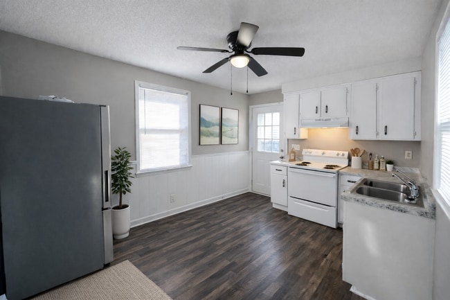 Building Photo - 108 Tandy Dr