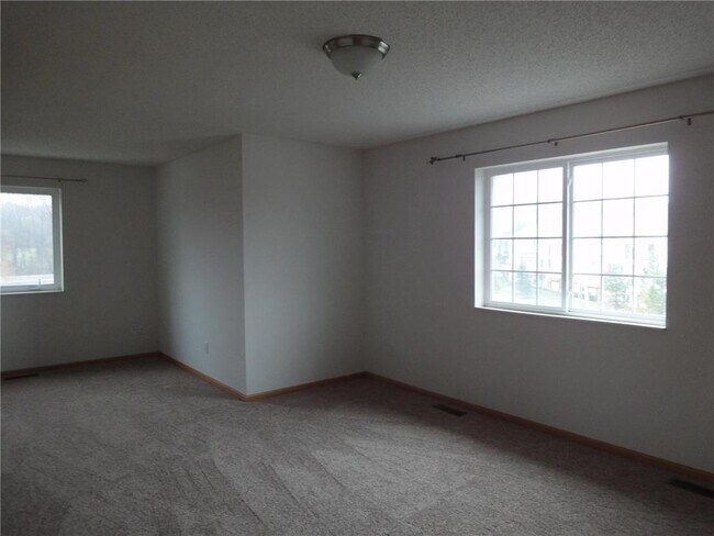 Building Photo - 4770 Underwood Ln N