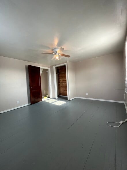 Building Photo - 111 US-52