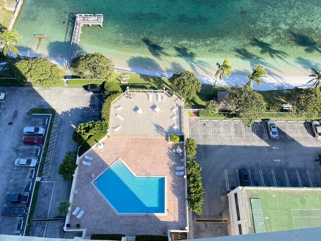 Building Photo - 5600 N Flagler Dr