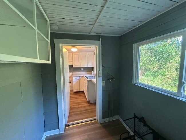 Building Photo - Beautifully Renovated 3-Bedroom Home with Expansive Yard and Private Deck in Graysville