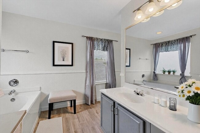 Building Photo - 415 Hidden Ridge Dr