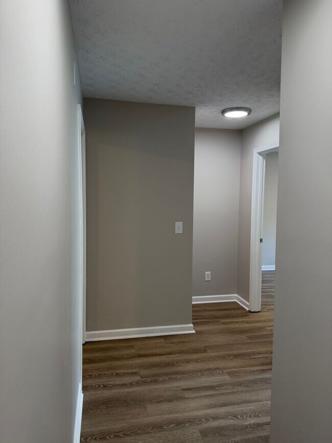 Building Photo - 3 Bedroom 2 Bathroom Ranch Home