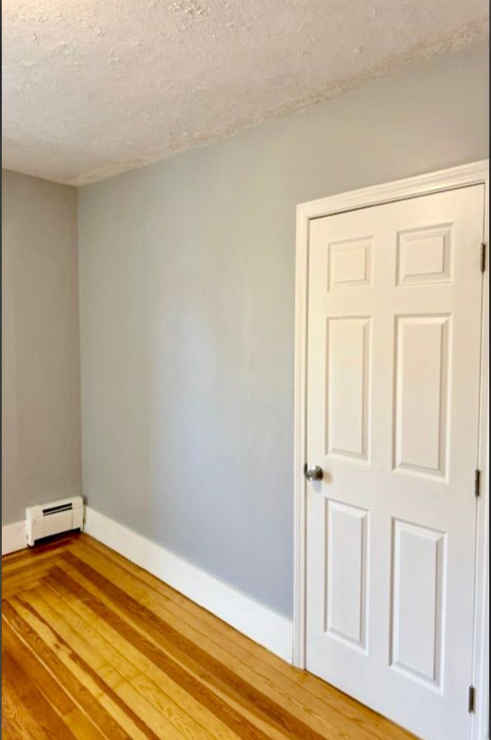 Building Photo - 572 Gaskill St