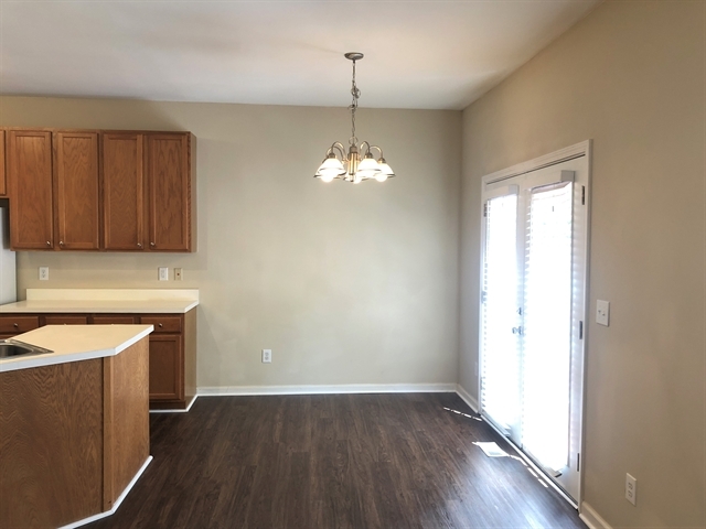 Building Photo - 612 Hanska Way