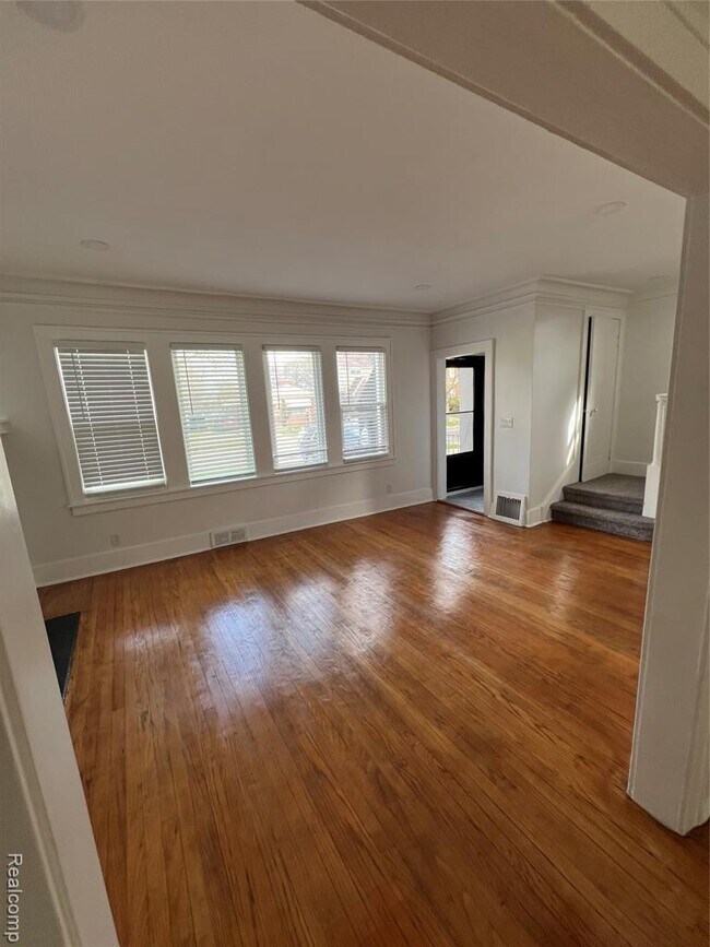 Building Photo - 16157 Linwood St