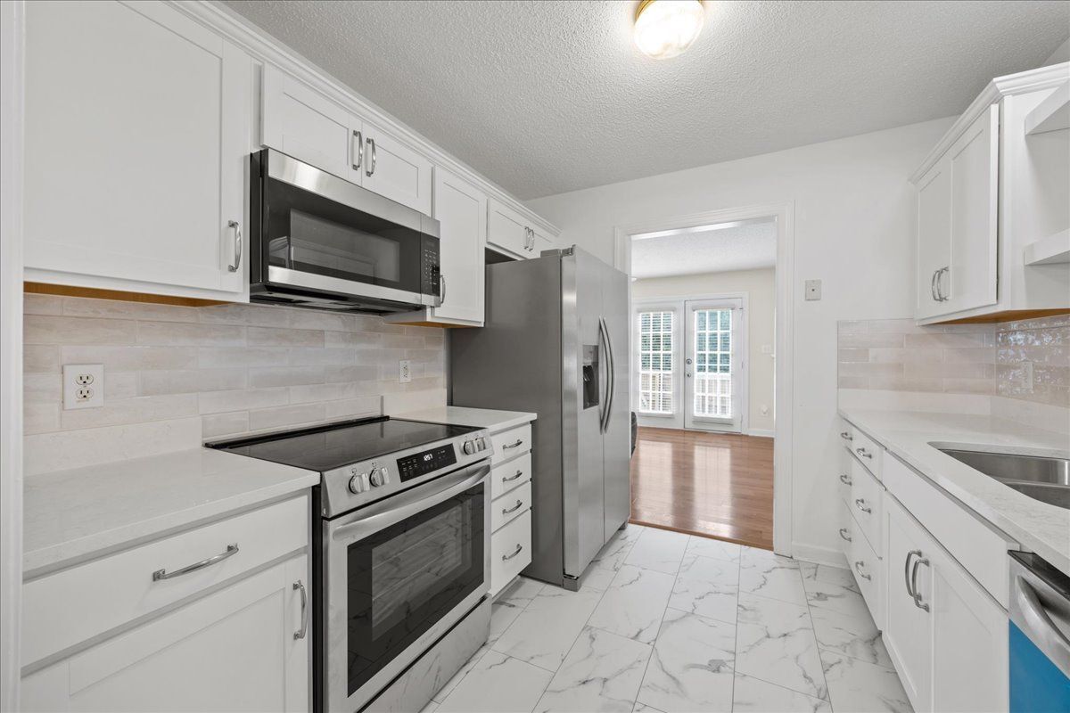 Building Photo - 1932 Stroll Cir