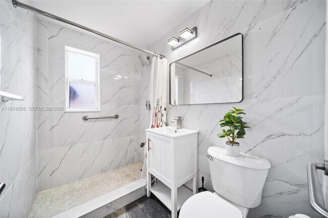 Building Photo - 3551 SW 10th St