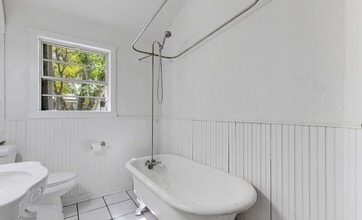 Building Photo - 1300 40th St