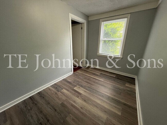 Building Photo - Charming Renovated 3BR Home