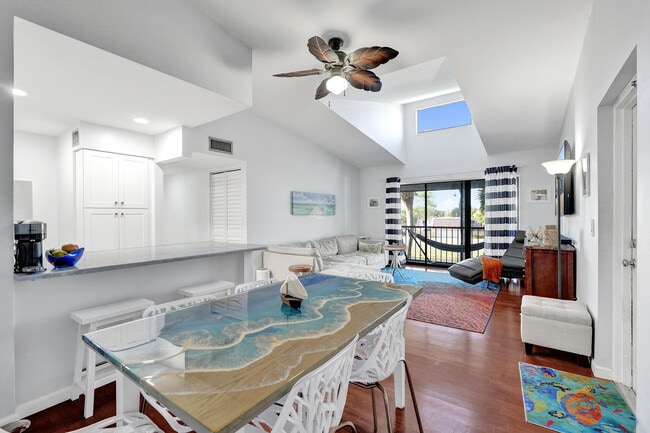 Building Photo - 1008 Green Pine Blvd