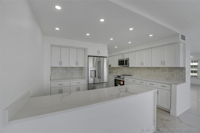 Building Photo - 3900 Galt Ocean Dr