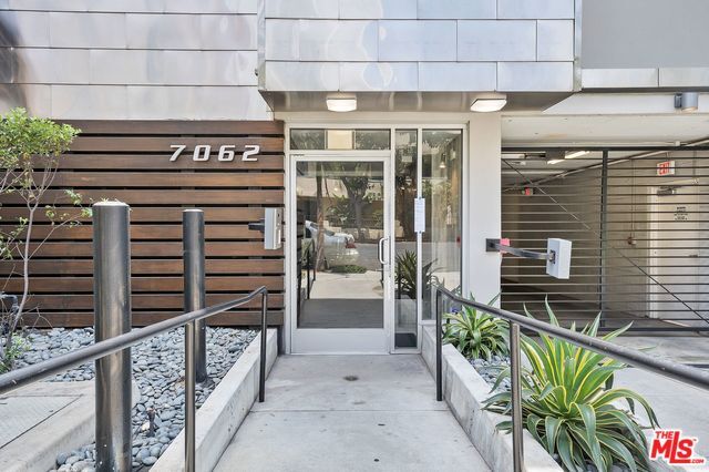 Building Photo - 7062 Hawthorn Ave