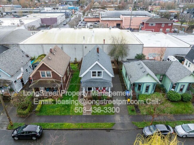 Building Photo - 536 NE San Rafael St