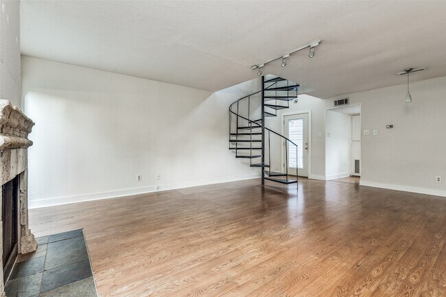 Building Photo - 3321 Oak Grove Ave