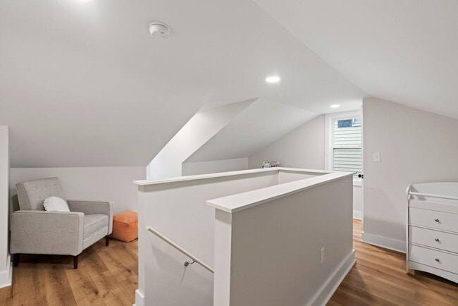 Building Photo - Cozy Completely Renovated Home Minutes fro...