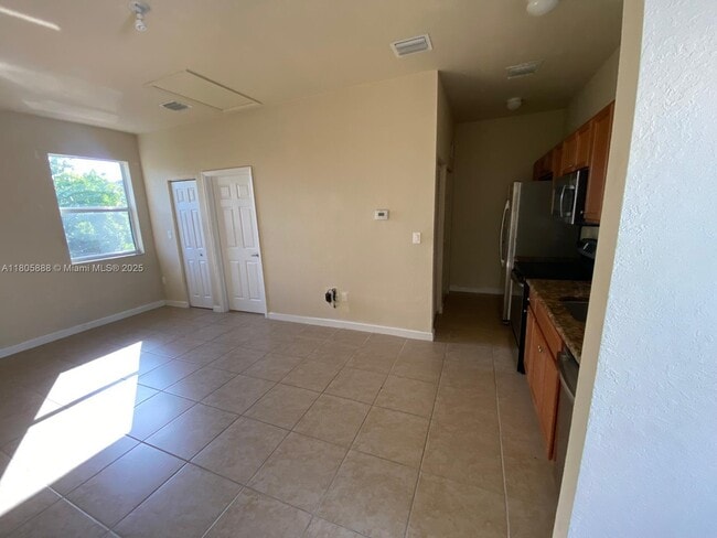 Building Photo - 9253 SW 169th Ave