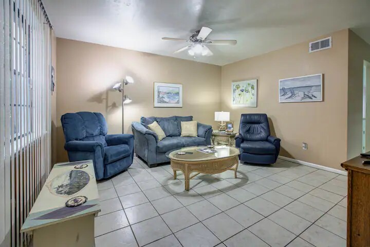 Building Photo - 242 Lake Ella Dr