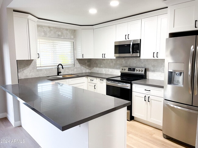 Building Photo - 1460 E Todd Dr