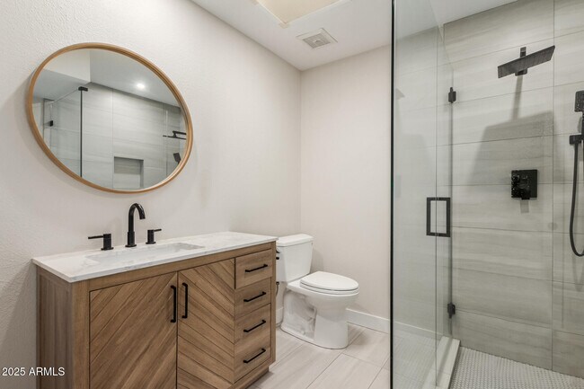 Building Photo - 4521 E Sunrise Dr