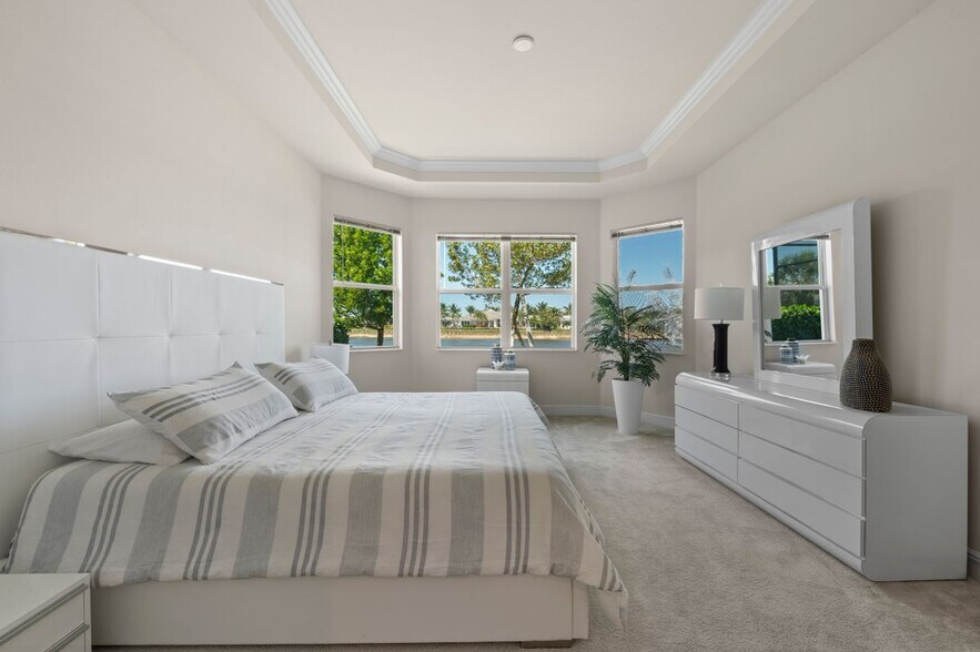Building Photo - 8897 Redonda Dr