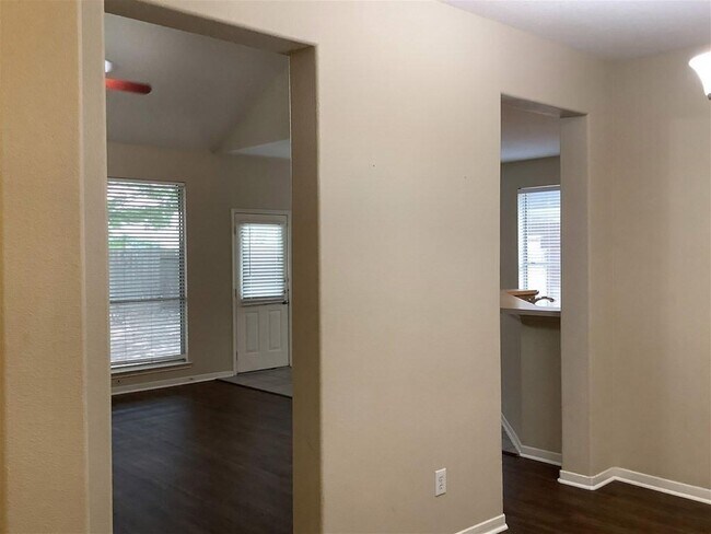 Building Photo - 14502 Heron Marsh Dr