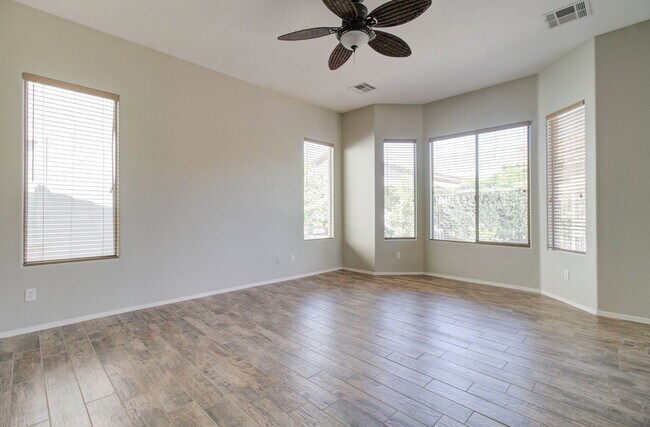 Building Photo - 4120 E Donato Dr