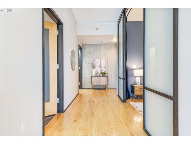 Building Photo - Elizabeth Lofts - 7th floor north facing p...