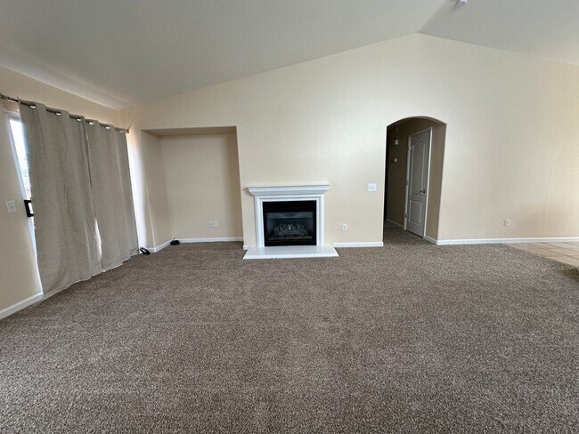 Building Photo - Country living in this single story 3 bedr...