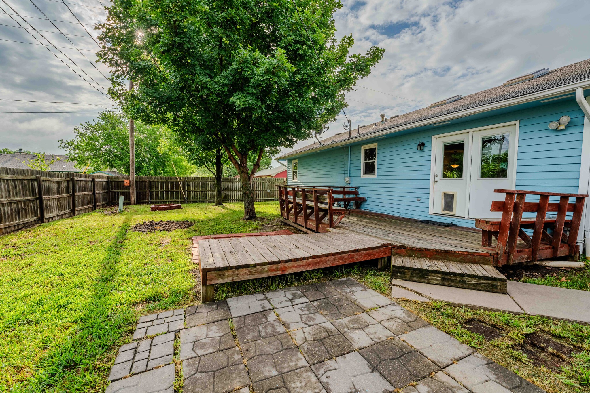 Building Photo - 225 Parker Dr